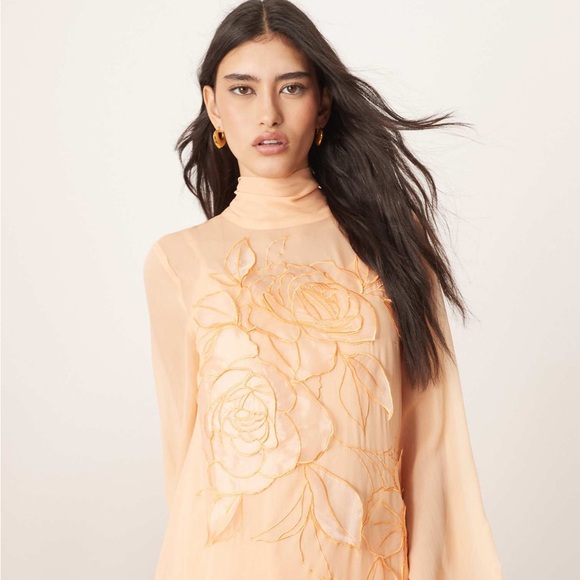 Elegant Peach Floral Dress - Picture 1 of 7